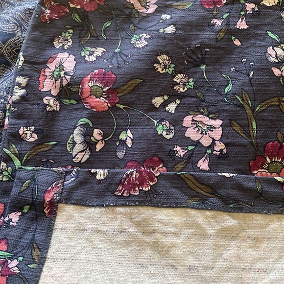 Ann Taylor Loft flower skirt size 14. - Picture 6 of 7